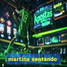 martina sentando